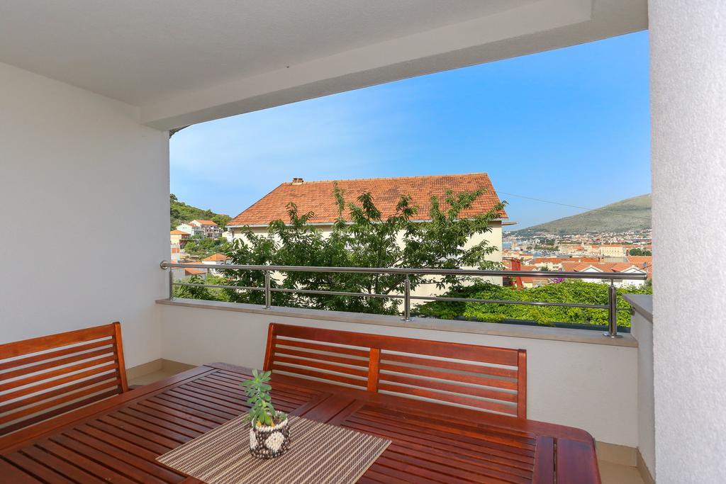 Apartments Ivan Trogir Exterior photo