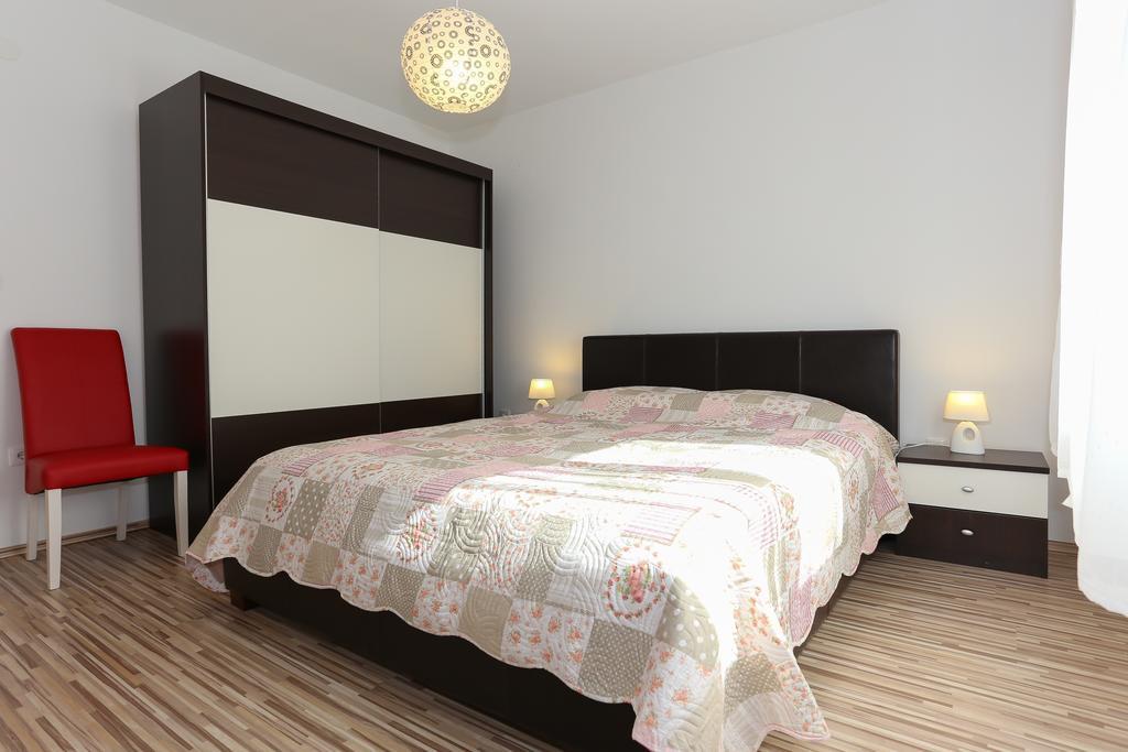 Apartments Ivan Trogir Exterior photo